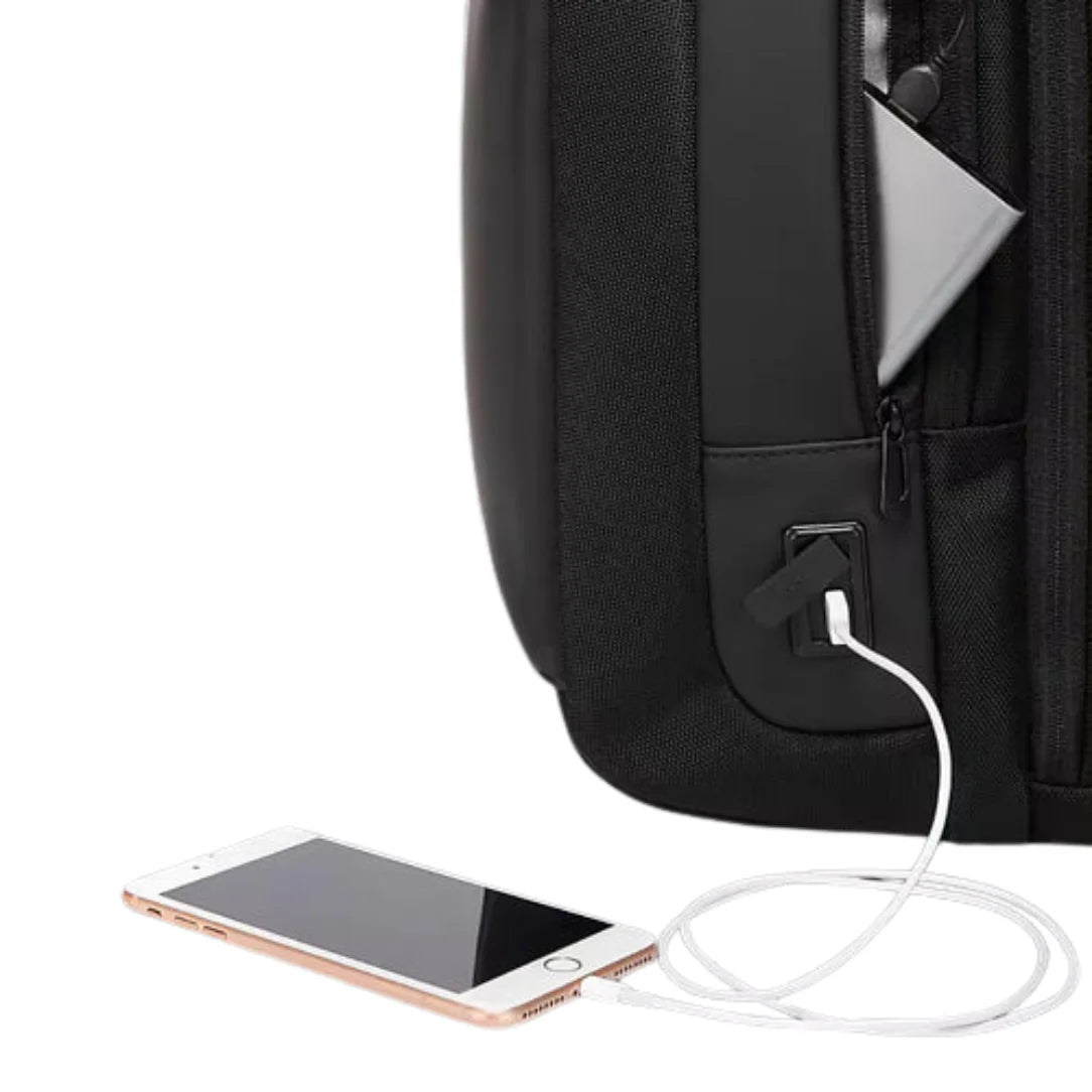 Sac à dos noir avec capacité de chargement.