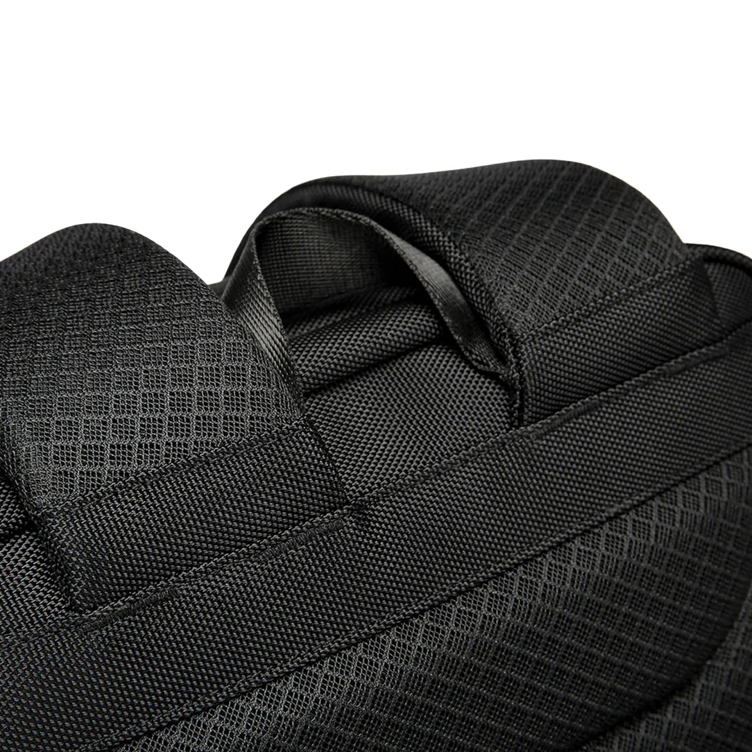 Tissu texturé noir avec sangles webbing, sac à dos ordinateur homme 17 pouces Titan