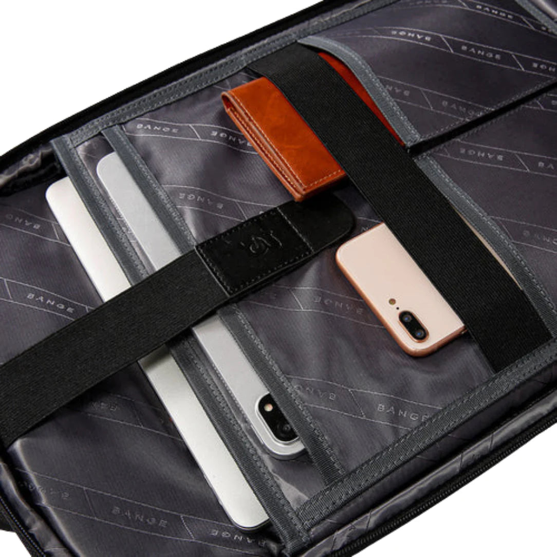 Ouvrir le sac noir contenant l’électronique.