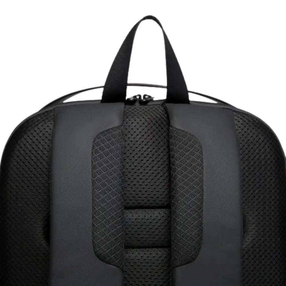 Sac à dos noir.