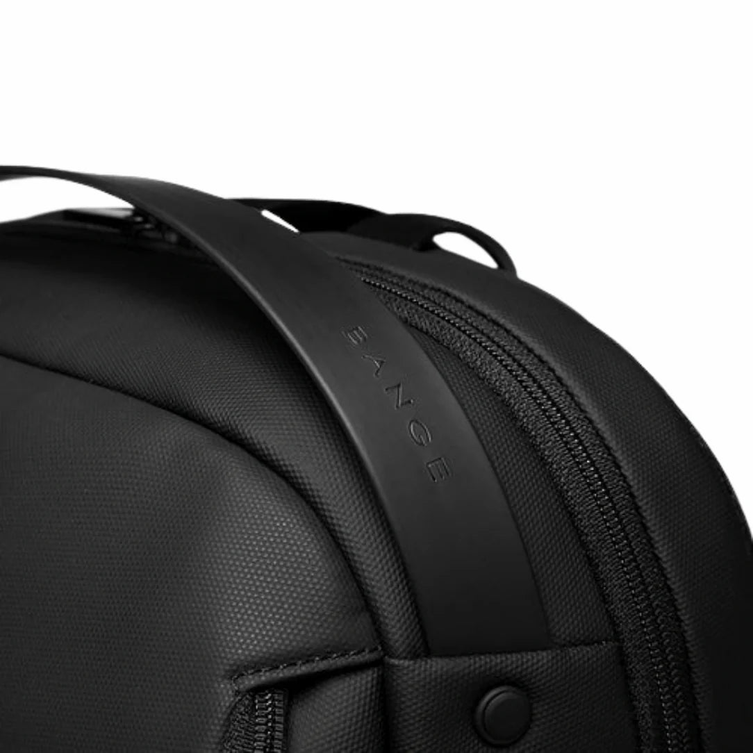 Sac à dos noir.
