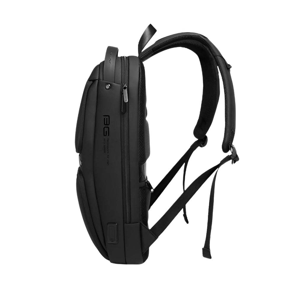 Sac à dos noir avec bretelles rembourrées.