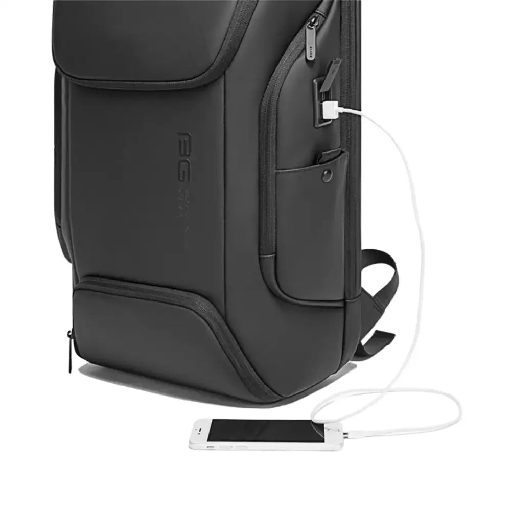 Sac à dos noir avec câble de chargement.
