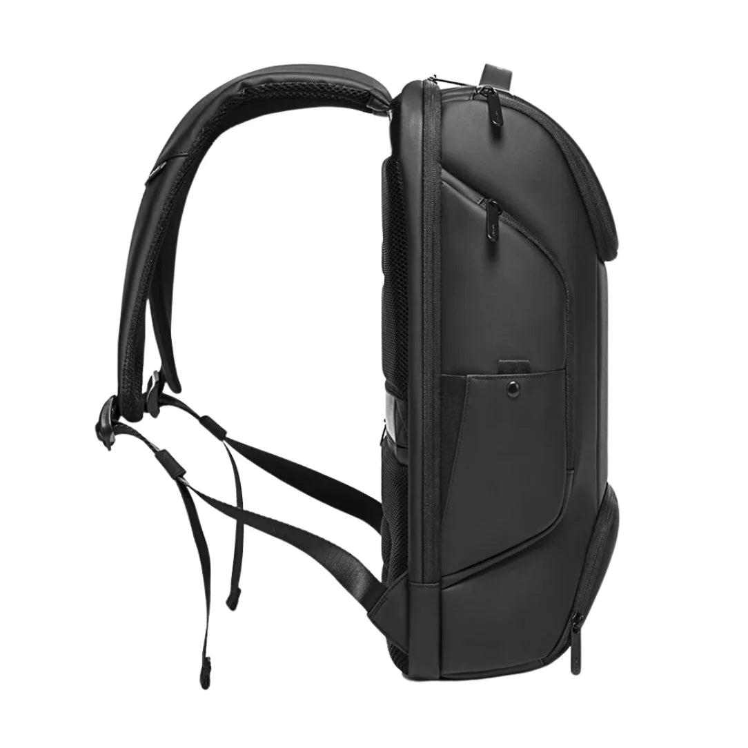 Sac à dos noir et moderne.