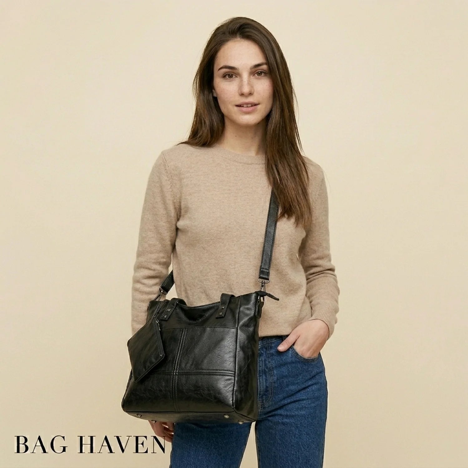 Sac à main verni noir en cuir avec bandoulière ajustable modèle spacieux cours montaigne au design structuré