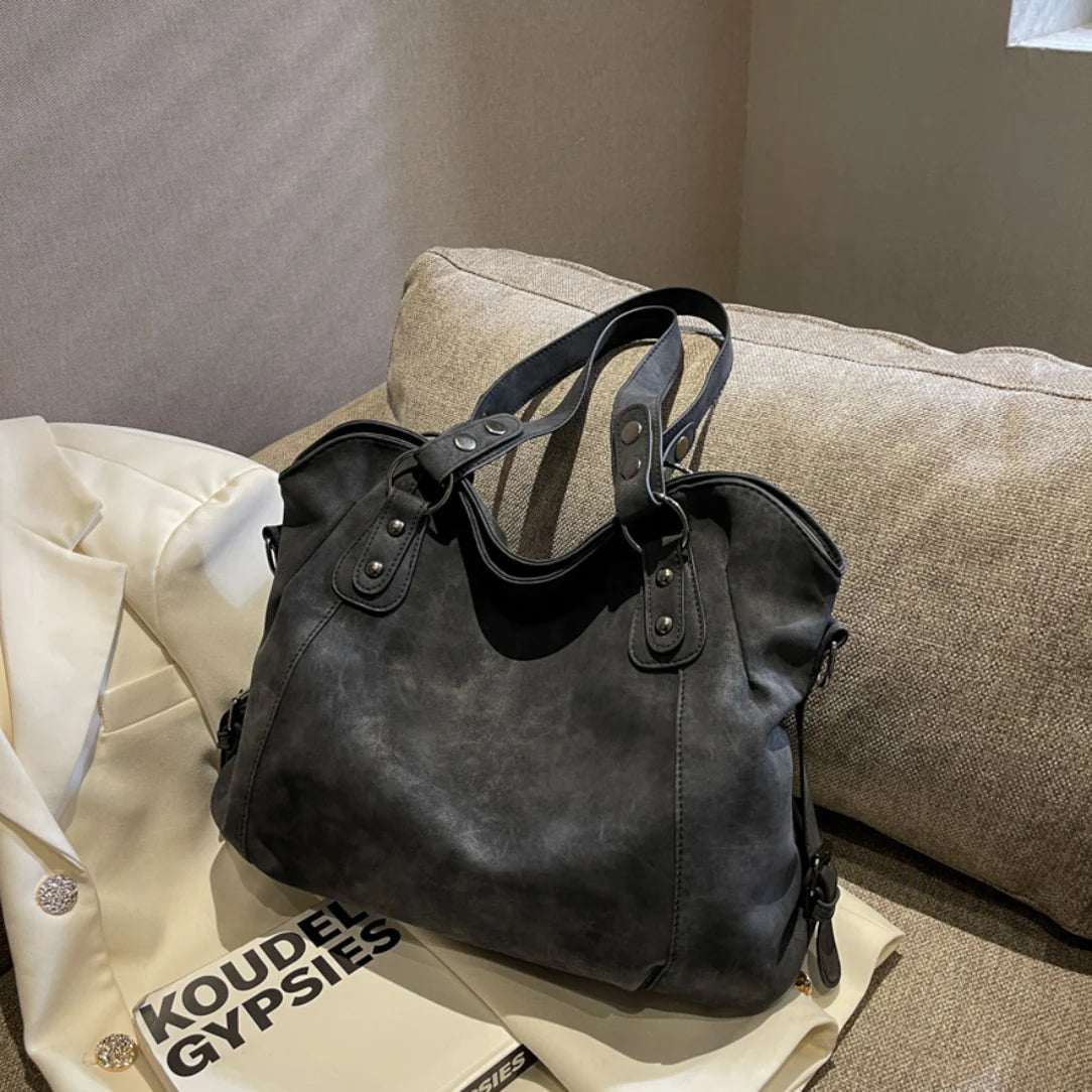 Sac bandoulière de cours Myndra en similicuir souple gris, style élégant et pratique