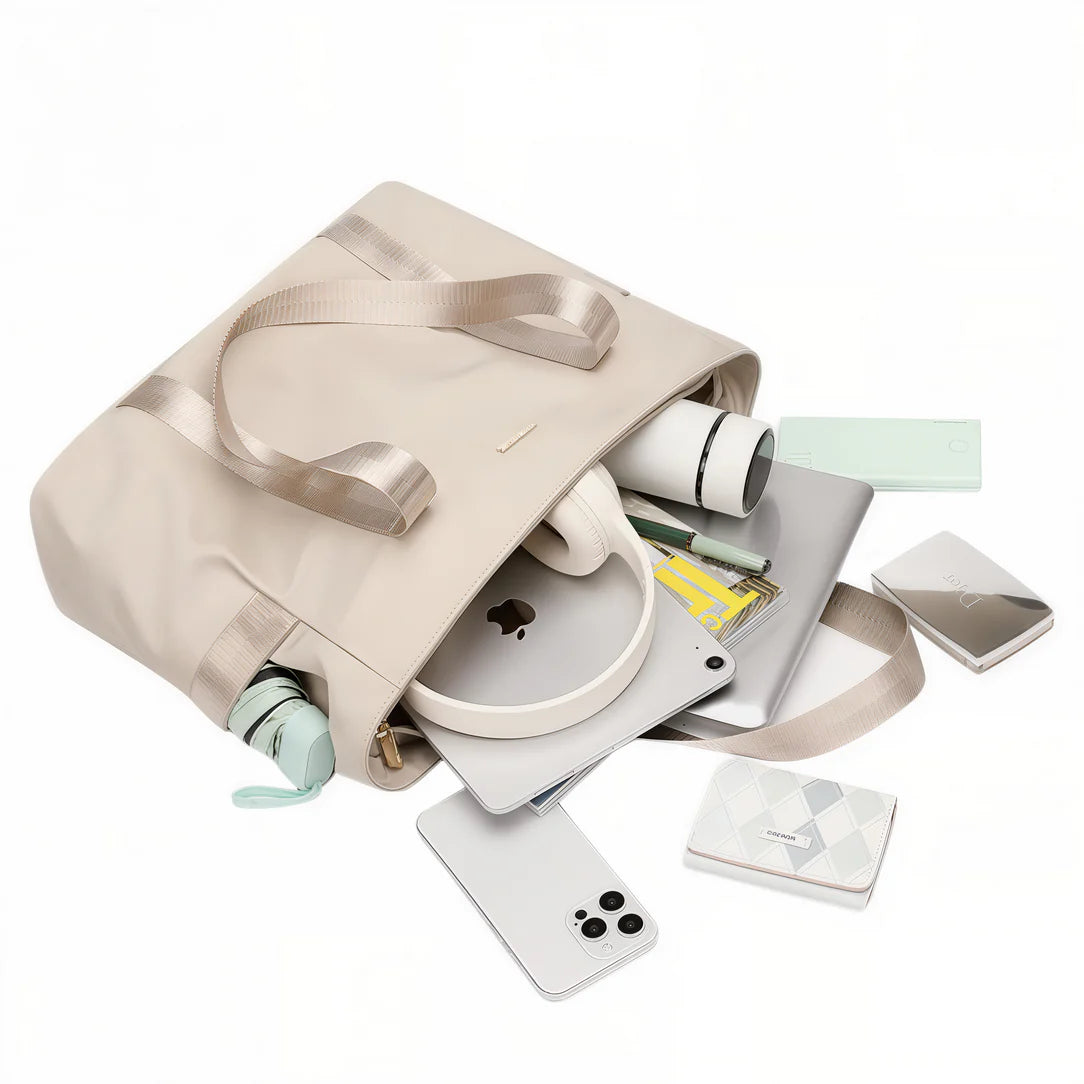 Sac de cour étudiante Myriade beige avec effets personnels à l’intérieur