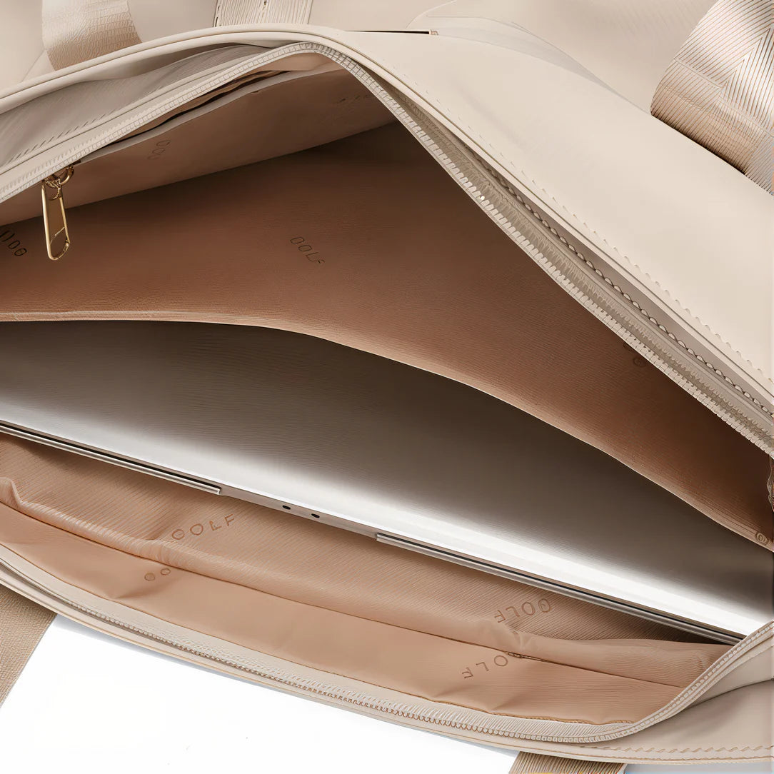 Sac de cour étudiante Myriade beige avec effets personnels et ordinateur portable