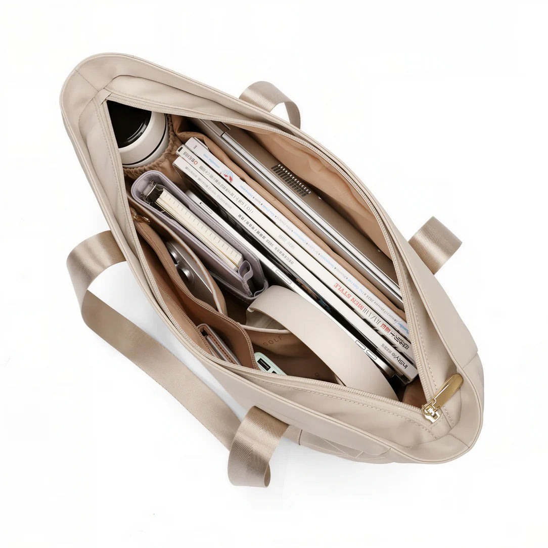 Sac de cour étudiante Myriade beige avec effets personnels visibles