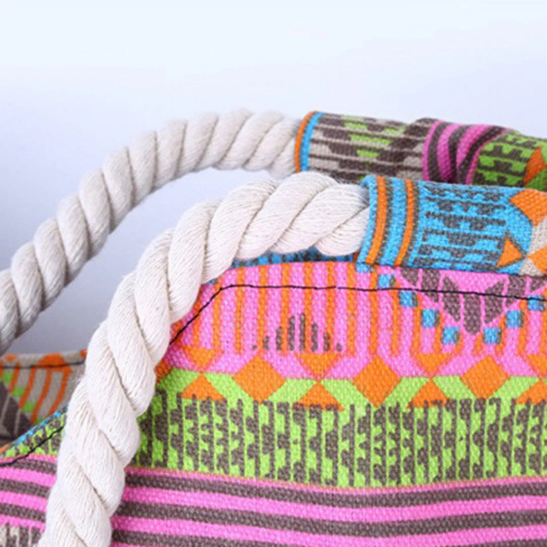 Sac de plage coloré aux motifs vibrants avec poignées en corde pour un été stylé