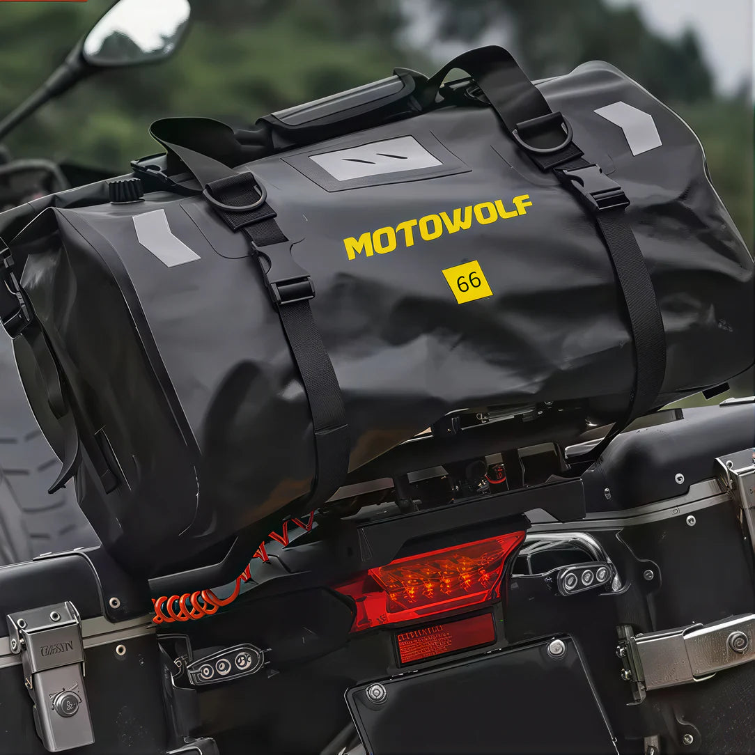 Sac de selle moto étanche en toile noire, parfait pour votre selle moto