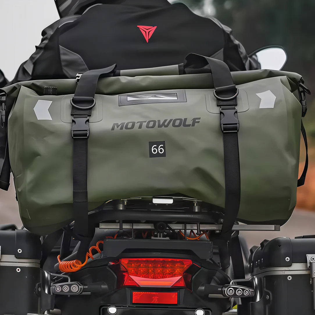 Sac de selle moto étanche en vert olive, idéal pour votre selle moto MotoWolf