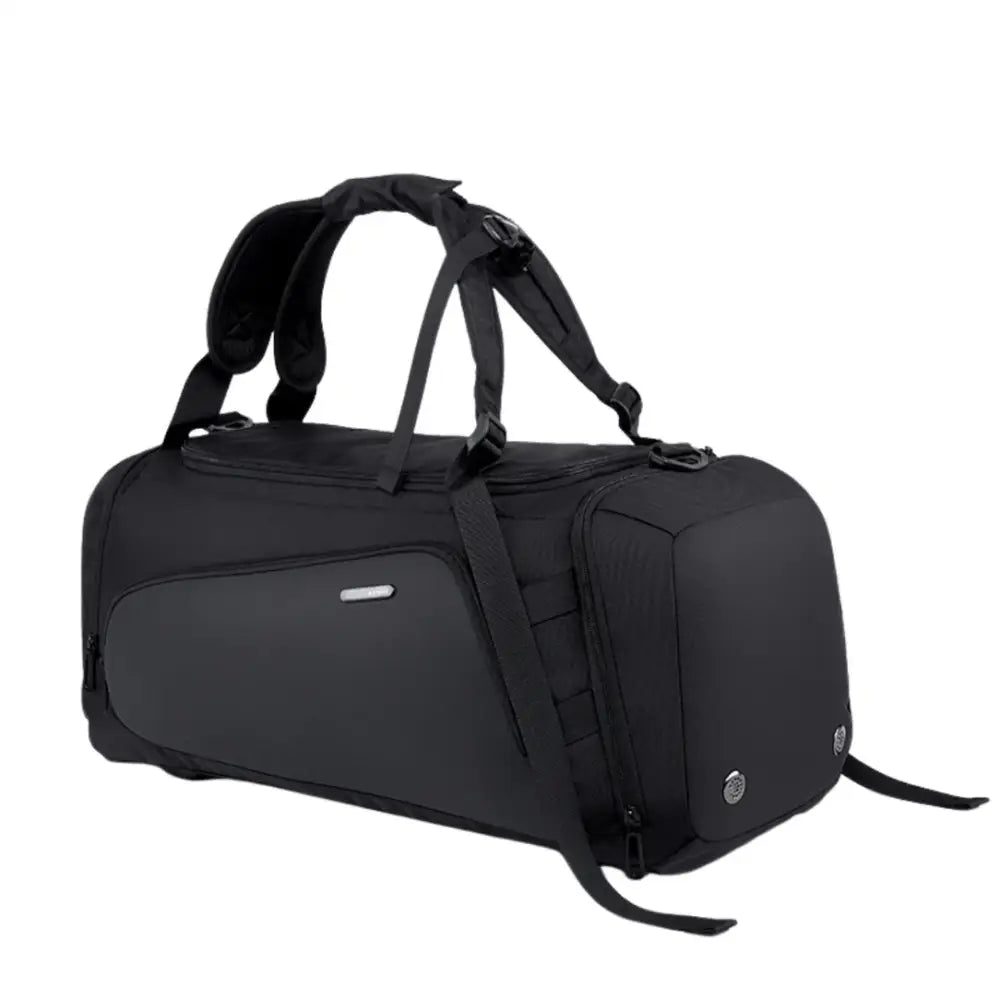 Sac de sport noir avec bandoulières.