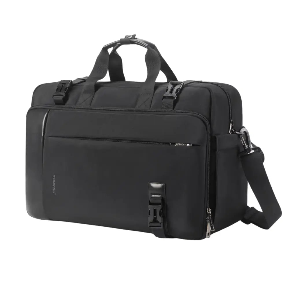 Sac de sport en nylon noir.