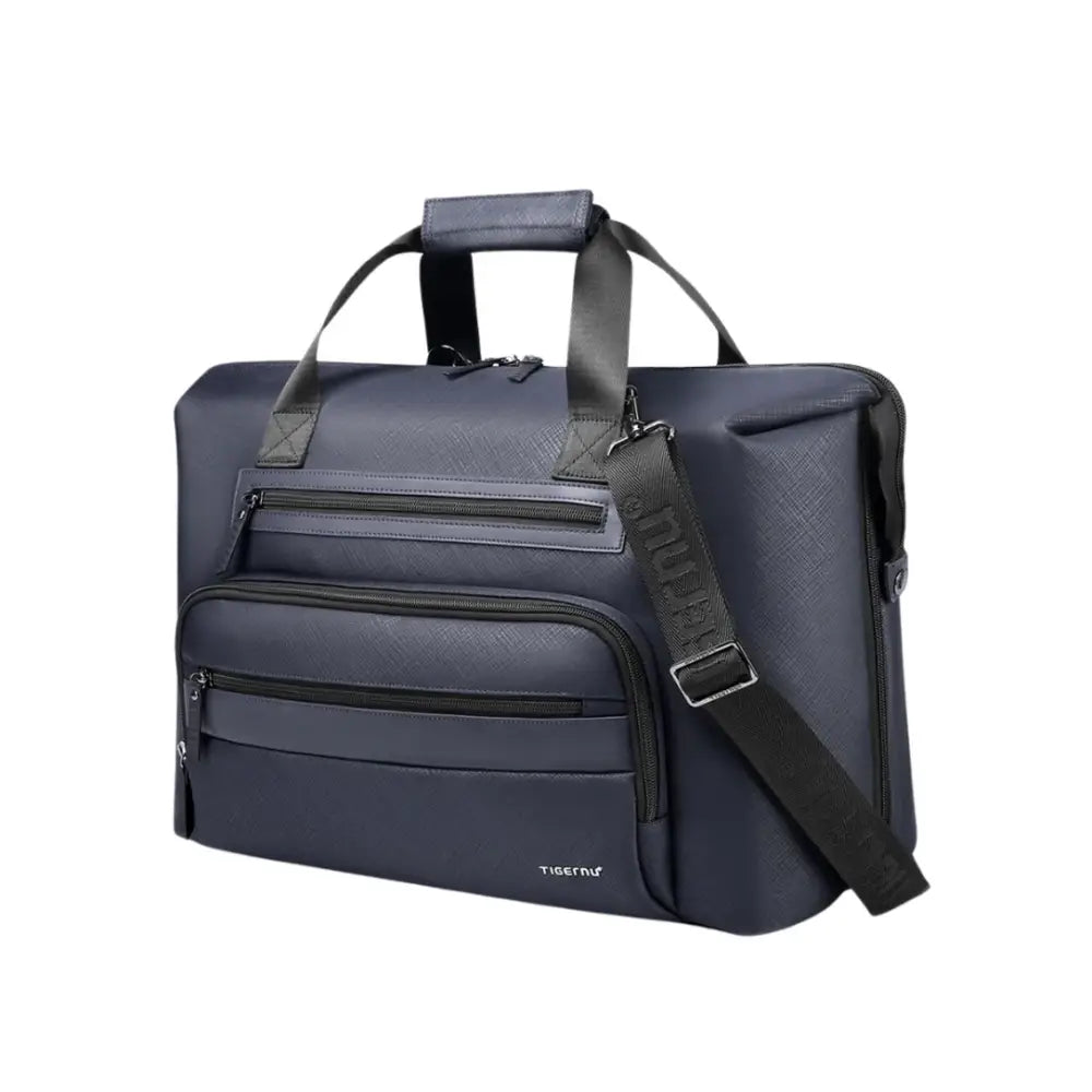 Sac de sport bleu marine avec bandoulière.