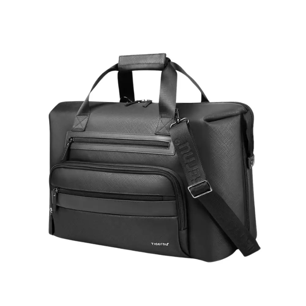 Sac de sport noir avec bandoulière.